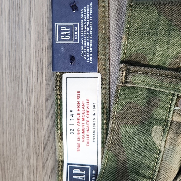 Gap true skinny ankle high rise camo pants, size 14 - Picture 6 of 6